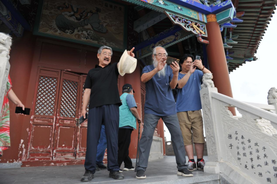 “走遍中国”：黄河湾畔寻真意，写生正得天地心