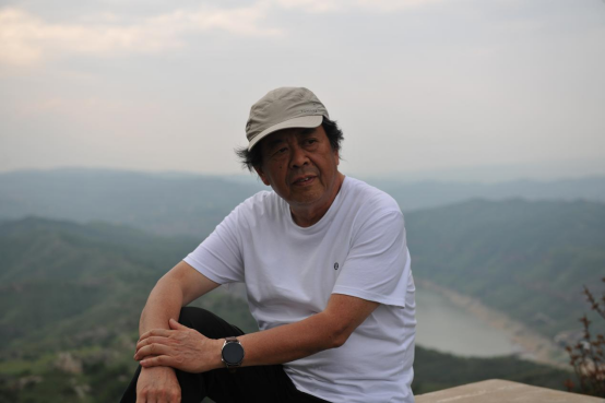 “走遍中国”：黄河湾畔寻真意，写生正得天地心