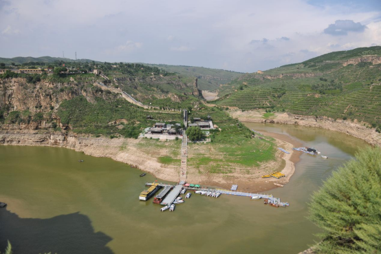 “走遍中国”：黄河湾畔寻真意，写生正得天地心