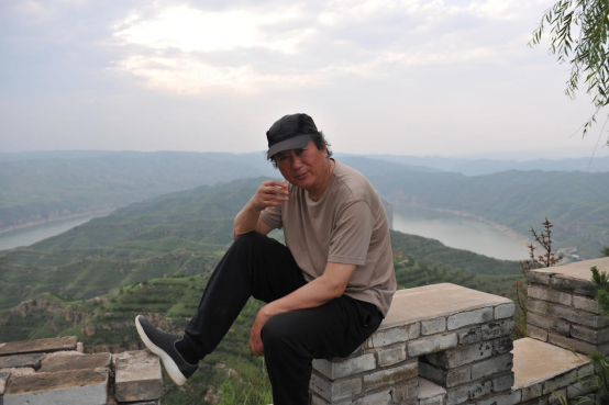 “走遍中国”：黄河湾畔寻真意，写生正得天地心